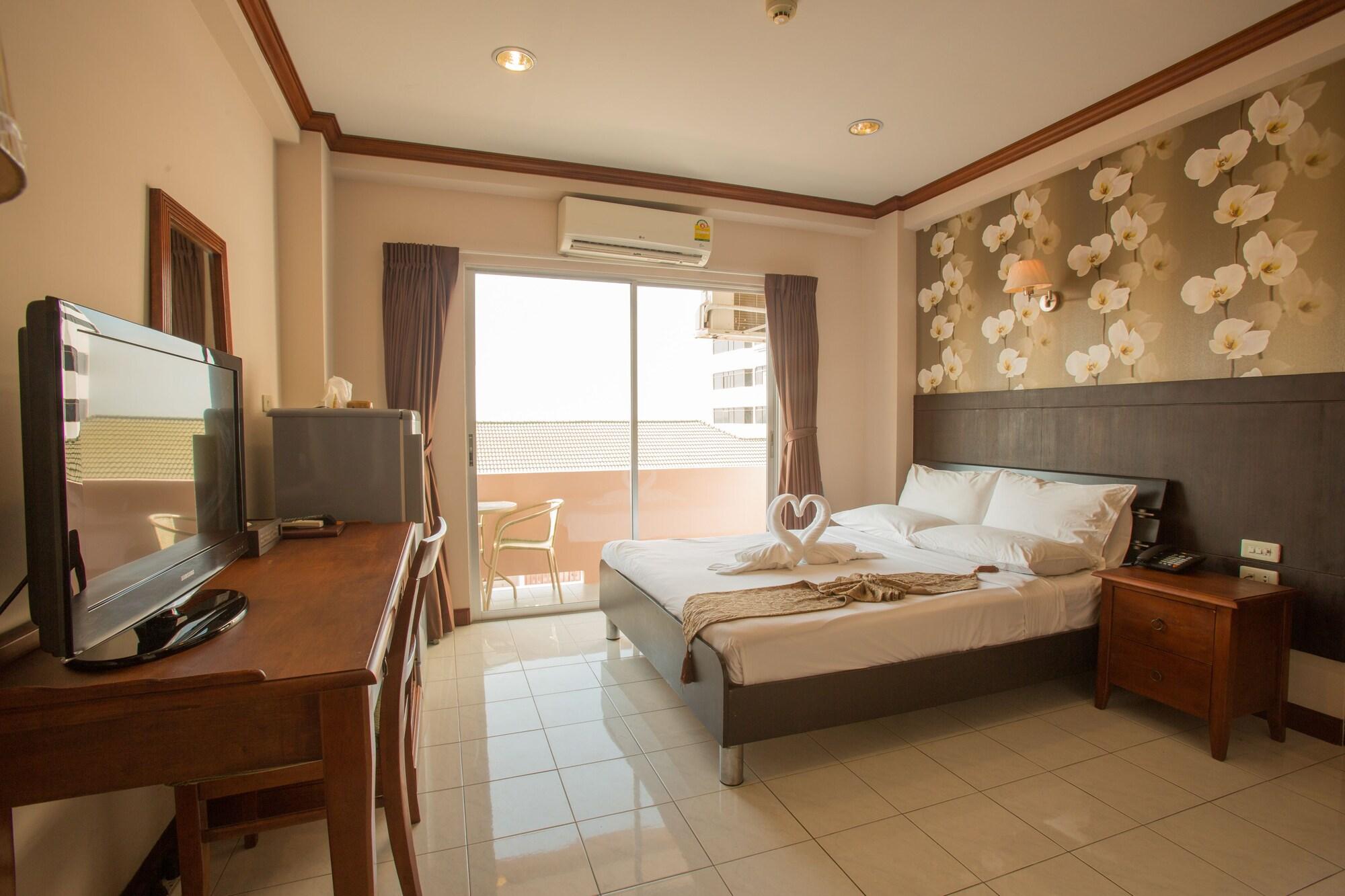 Inn House- Sha Extra Plus Pattaya Exterior photo