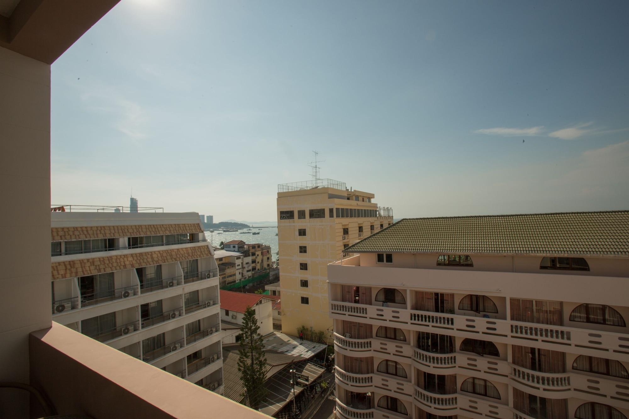 Inn House- Sha Extra Plus Pattaya Exterior photo