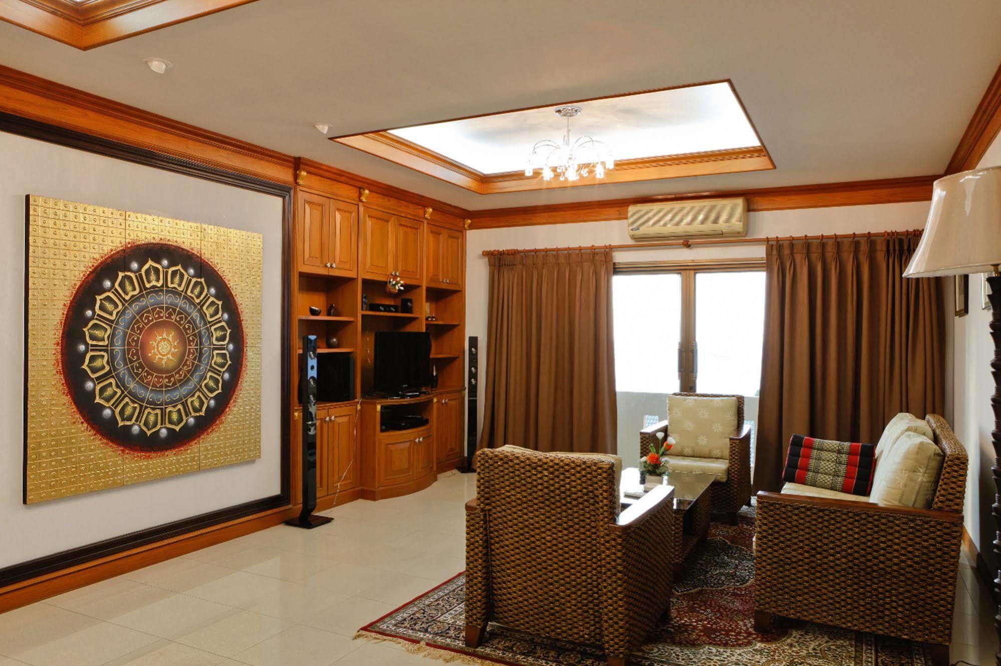 Inn House- Sha Extra Plus Pattaya Exterior photo
